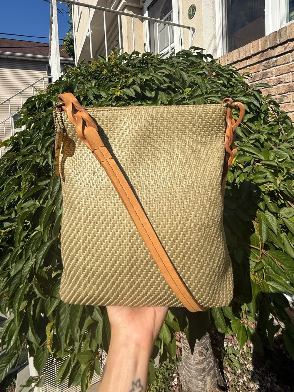 Fossil Woven Straw Shoulder Bag Tan Leather Trim Boho Beach Purse